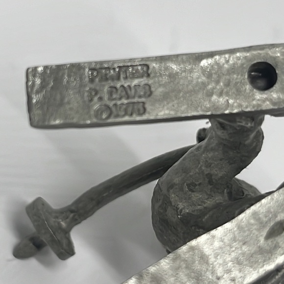 Vintage Miniature Pewter Snow Skier, 1975 P Davis Pewter - Picture 5 of 5